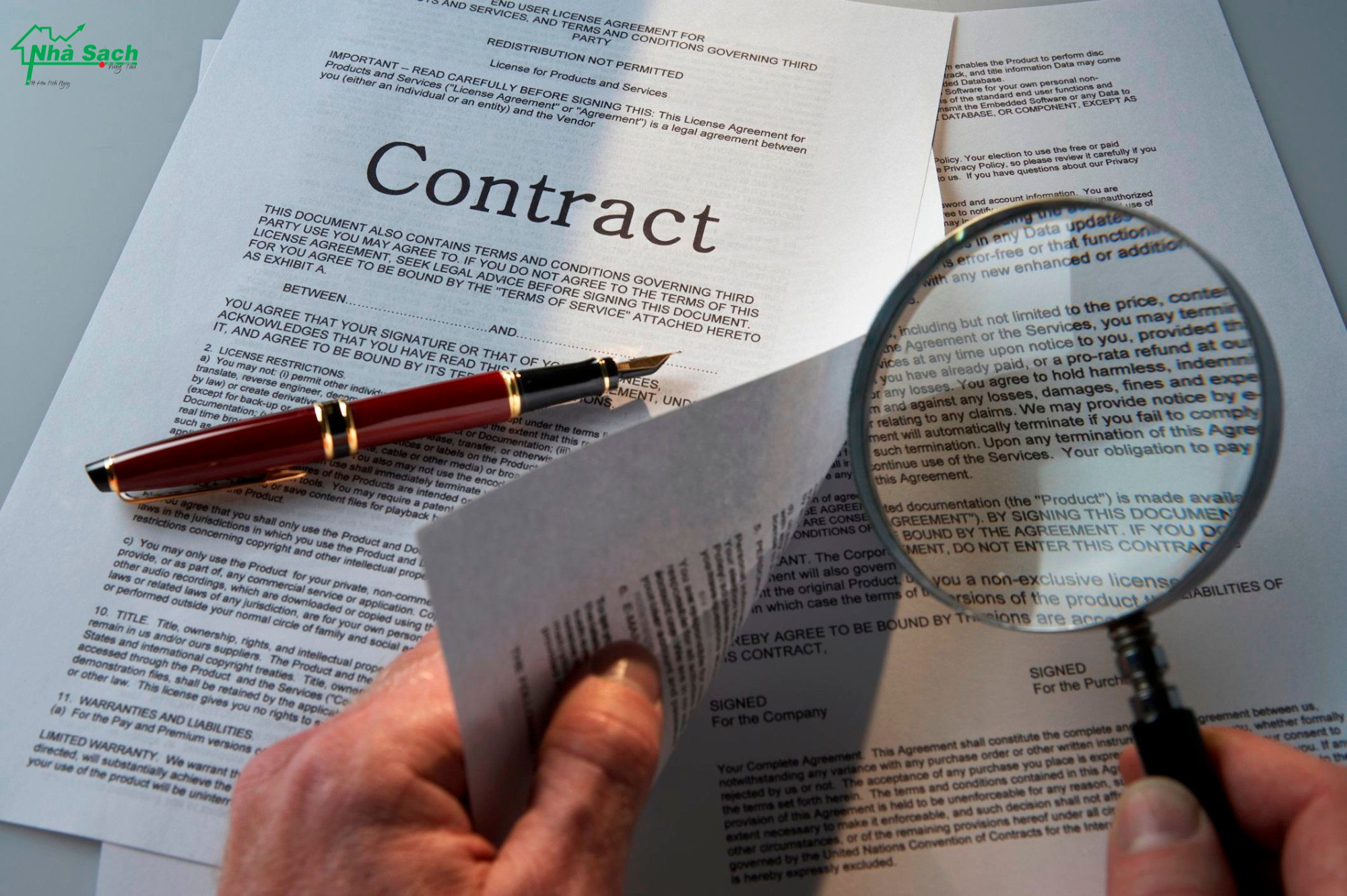 Hợp đồng là văn bản pháp lý ghi lại những điều khoản hai bên thỏa thuận khi thuê nhà